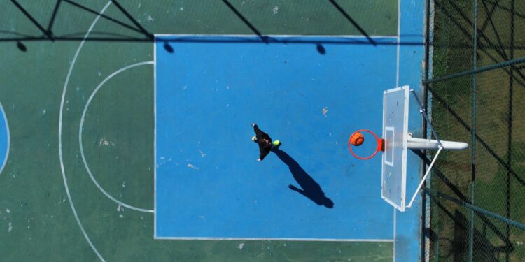 Les critères d’une surface de terrain de basket accessible aux handicapés